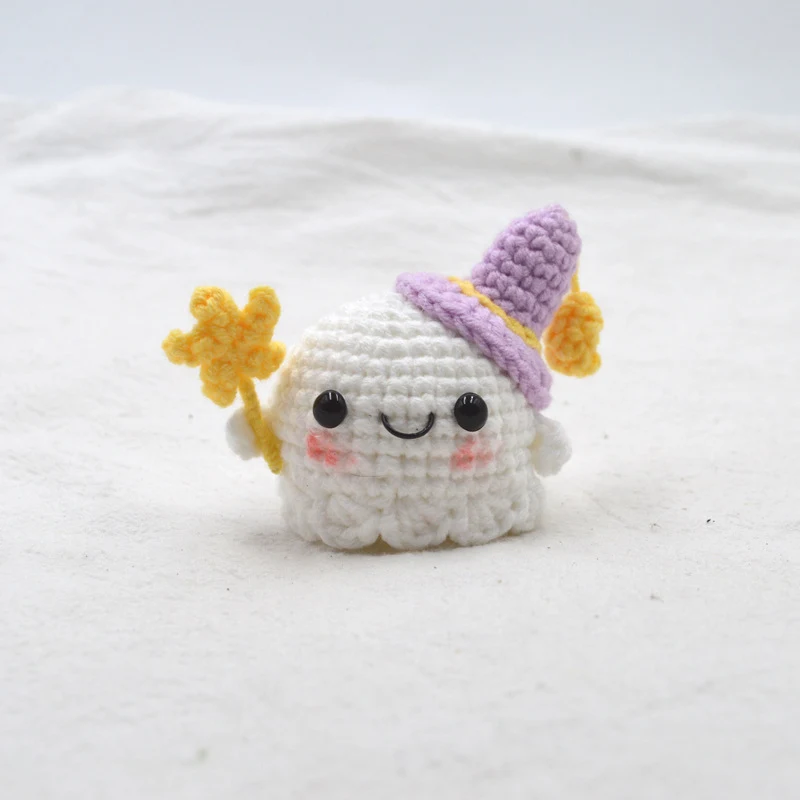 Porte-clés Sunny Doll avec pendentif porte-bonheur crocheté à la main, un accessoire adorable et un talisman de bonne chance pour tous les jours.