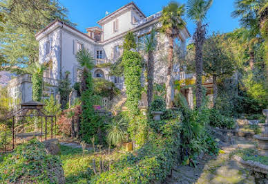 Villa with garden and terrace 3