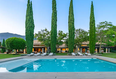 Villa avec piscine et terrasse 3