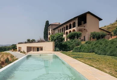 Corps de ferme avec jardin et piscine 17