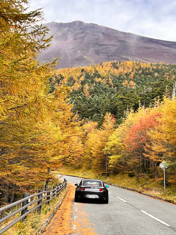 ロードスターRFの紅葉を求めて・ロードスターRF・富士山とコラボ・ぼっちドライブ・究極のドライビングプレジャーに関するカスタム事例の投稿画像4枚目