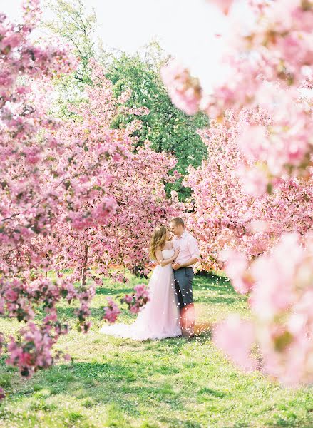 Fotografo di matrimoni Yuliya Kaptelova (juliakaptelova). Foto del 10 maggio 2016