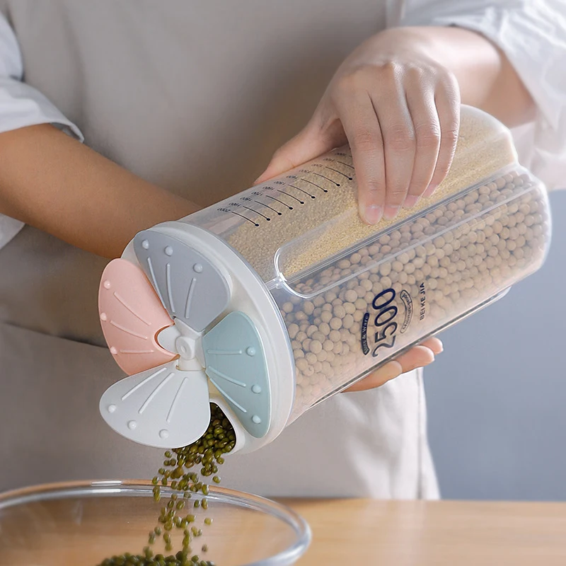 Transparante luchtdichte bewaardoos voor volkoren granen in de keuken met deksel. Ideaal voor overzichtelijke, frisse en praktische opslag van droge voedingsmiddelen.