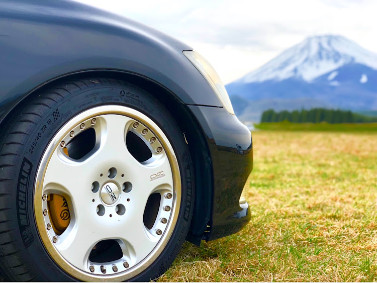 クラウンアスリートの18クラウン・ブレーキキャリパー塗装・Brembo・OZオペラ・筆塗りに関するカスタム事例の投稿画像2枚目