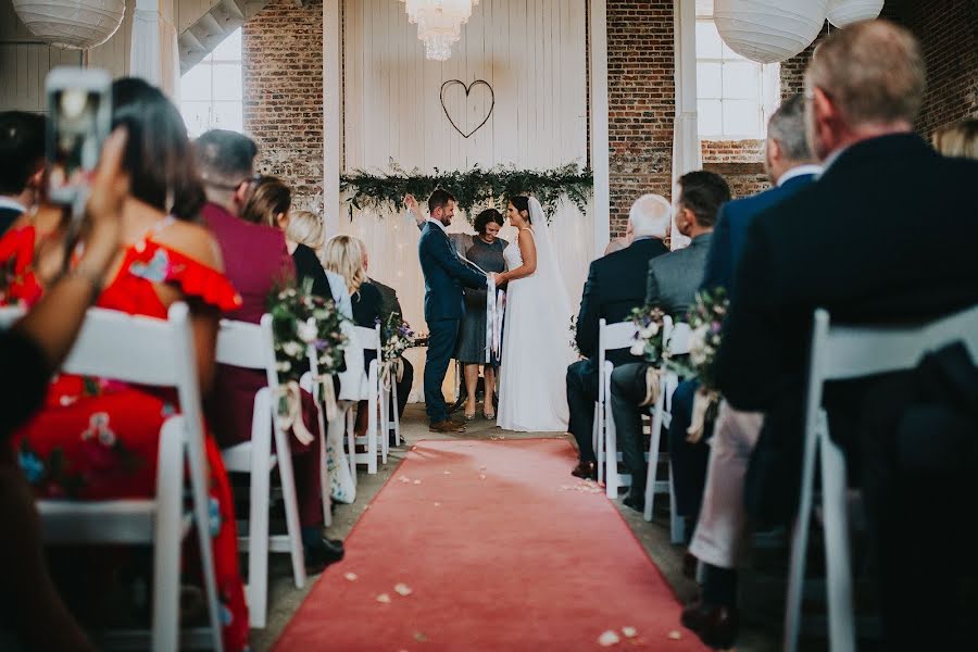 Fotógrafo de bodas Lisa Byrne (lisabyrne). Foto del 2 de julio 2019