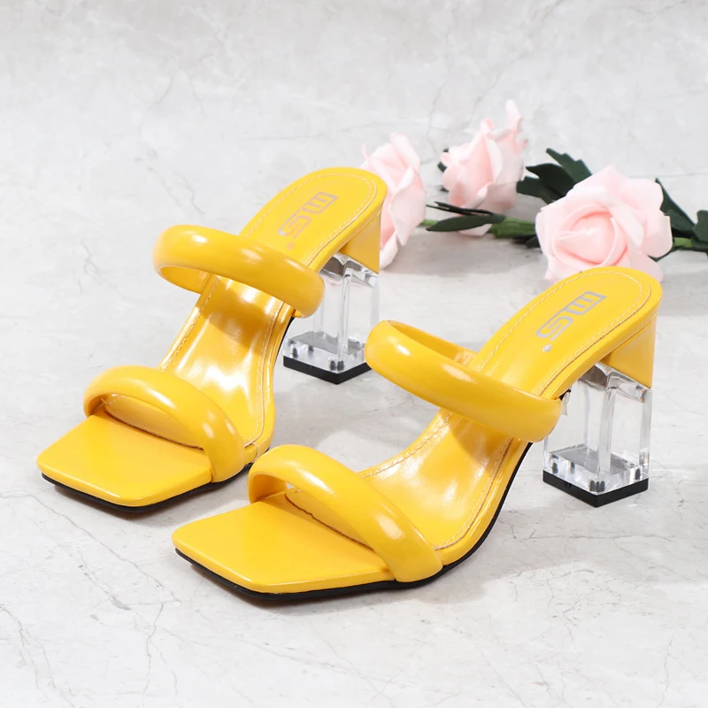 Dameszomer sandalen met chunky hak – Comfort en stijl voor warme dagen. Geniet van de zomer met deze modieuze en comfortabele sandalen.