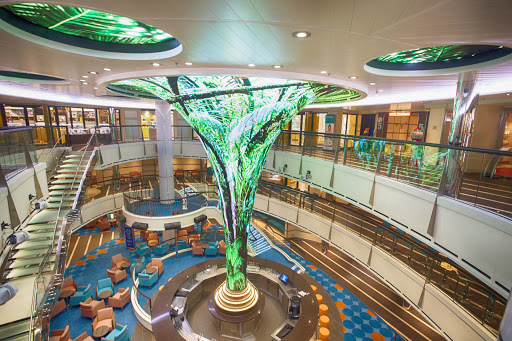 carnival-vista-Atrium2.jpg - Enjoy music and meet fellow travelers in the Atrium on Carnival Vista. The main fixture changes colors in a very cool way.