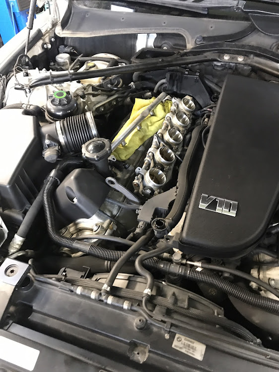 M6のBMW E63 M6・修理・洗車・インジェクター・エンジンオイル交換に関するカスタム事例の投稿画像2枚目