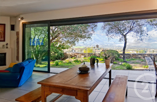 Maison avec piscine et jardin 5