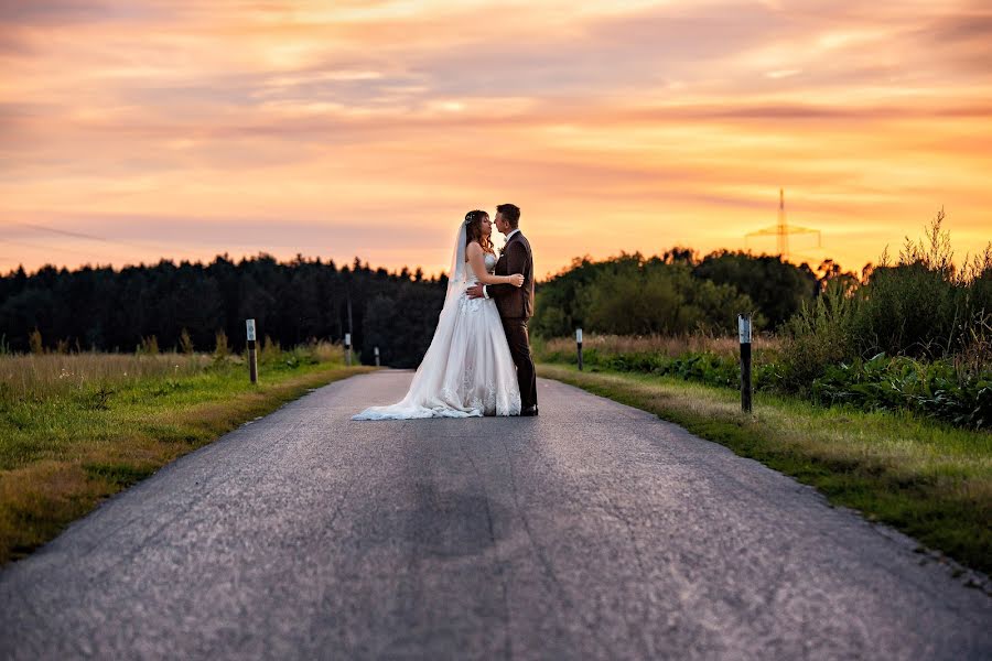 Fotografo di matrimoni Adrián Szabó (adrinszab). Foto del 28 settembre 2018