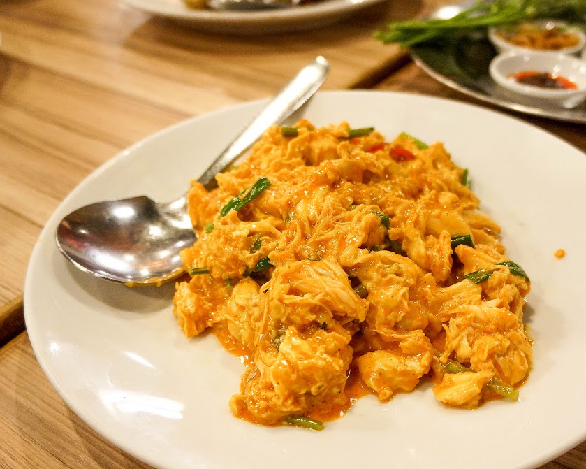 14 - Pu Pad Pong Karee (Stir Fried Crab with Curry Powder) .