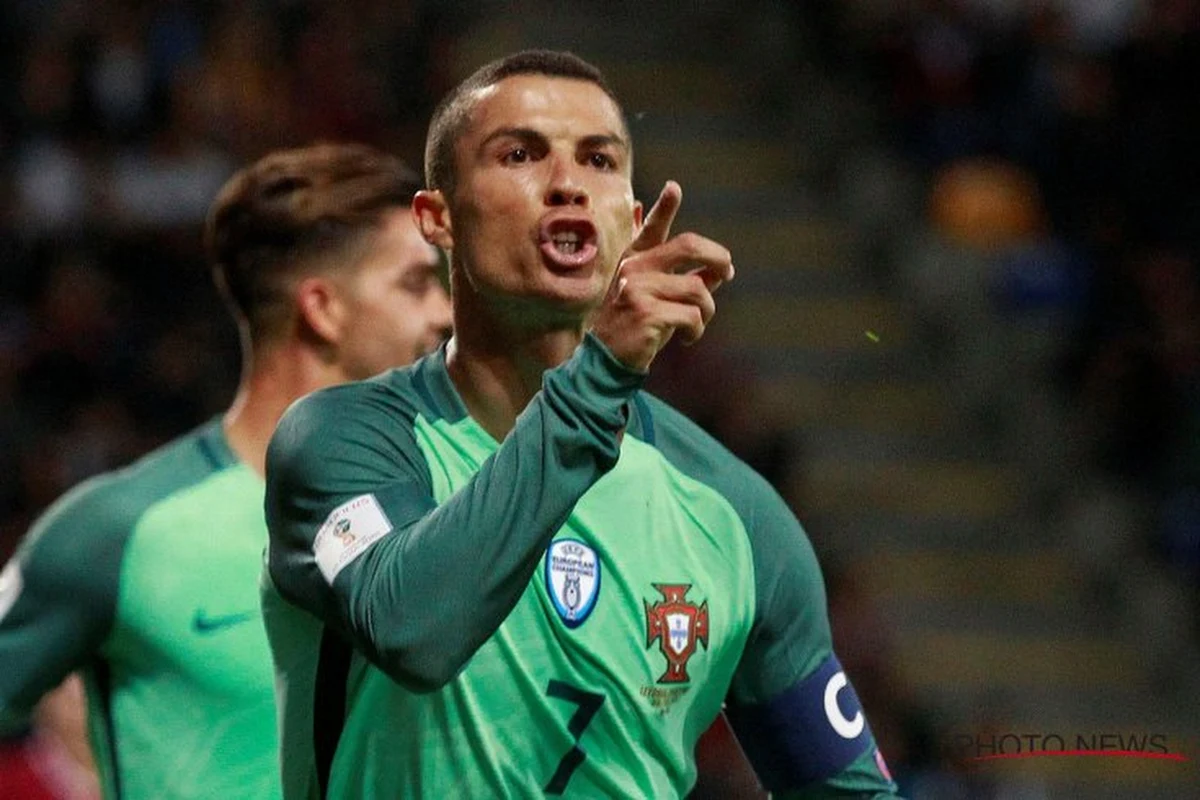 Hilarisch: Portugese selectie lachte zich te pletter met kortgeschoren Cristiano Ronaldo