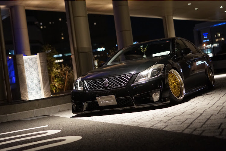 クラウンアスリートのみなとみらい・200クラウン・車高短・甘キャン・アーチ上げに関するカスタム事例の投稿画像1枚目