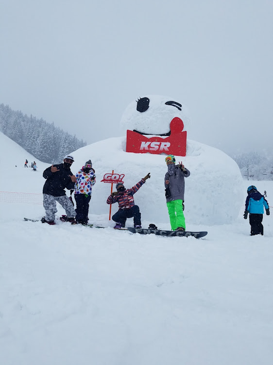 ハイエースバンの今シーズン神立３回目🗻🏂😁・やっぱり仲間と一緒は楽しい💃🎵・自撮り棒何気に大活躍🤳👍・チームSSBO🚙✨・今シーズンまだまだ行けちゃう🗻🏂😁に関するカスタム事例の投稿画像3枚目