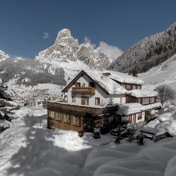 Berghotel Ladinia winter exterior