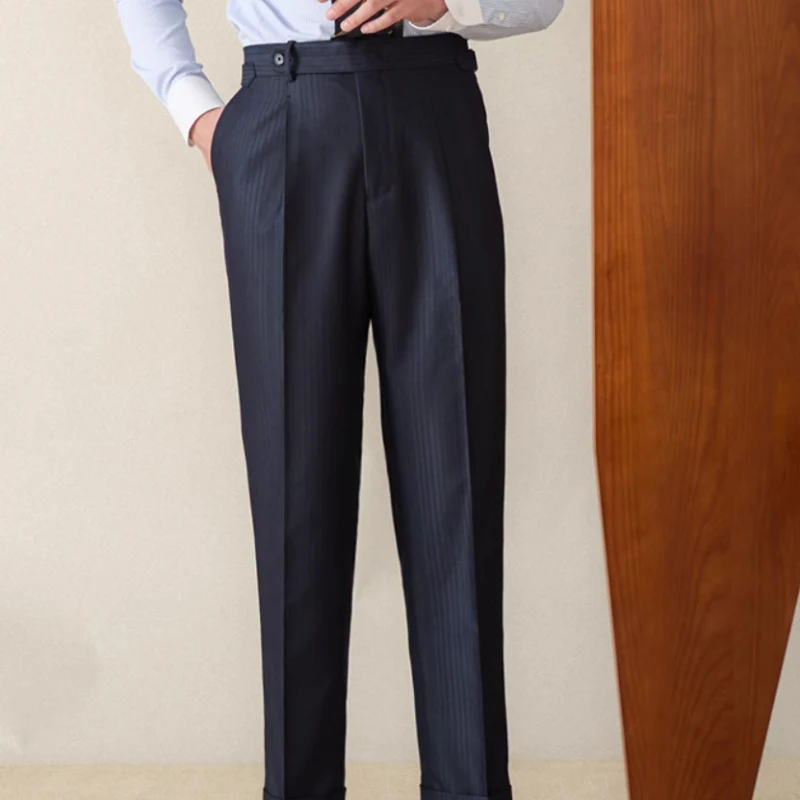 Business Casual Gentry Damen-Hose mit Streifen und hohem Bund. Gerader Schnitt für einen stilvollen Auftritt. Perfekt für Büro und Freizeit.