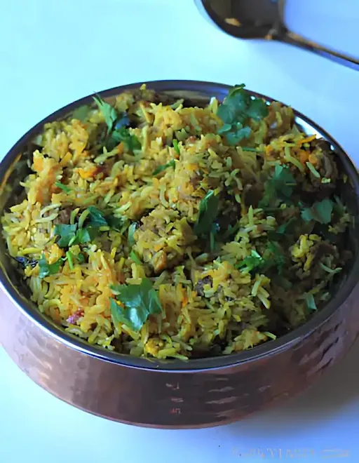 Chicken Tikka Biryani With Raita