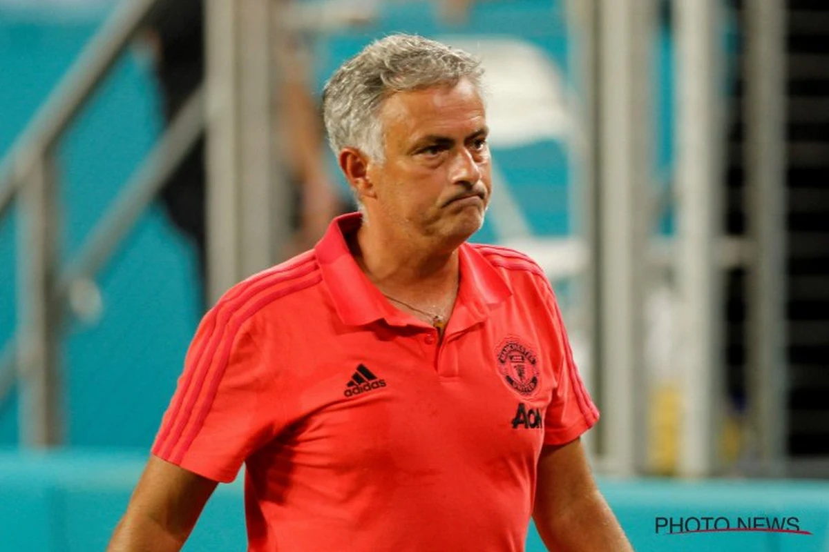 Mourinho lacht om vraag over ontslag: "Weet je hoeveel hen dat zou kosten?"