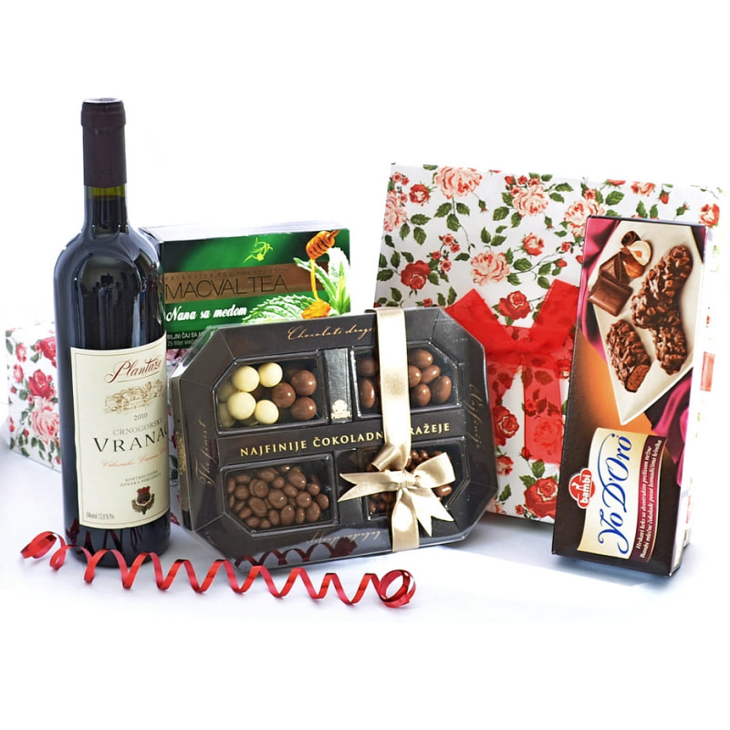 Mint, wine and chocolate - Combination of beautiful tastes, for pleasant company with loved ones.