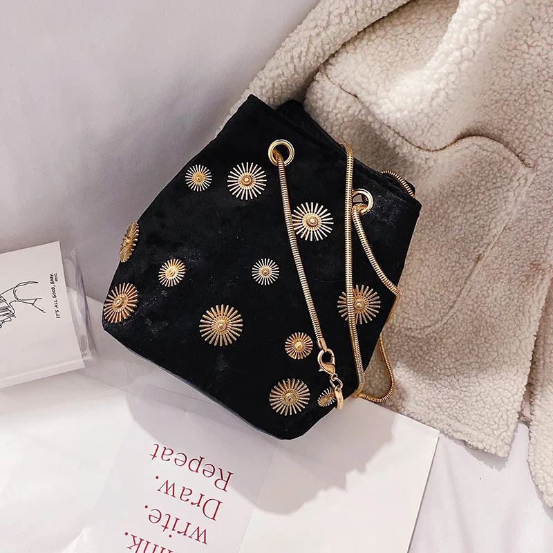 Bolsa Bucket de Veludo Feminina, Sofisticação e Estilo para Todas as Ocasiões, Design Moderno e Acabamento Impecável, Perfeita para Você.