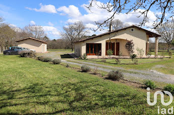 maison à Bussac-Forêt (17)