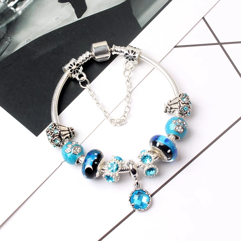 Pulseira feminina céu estrelado azul, um acessório de moda que adiciona brilho e estilo elegante ao seu visual diário.