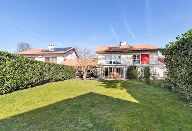 House with garden and terrace 2