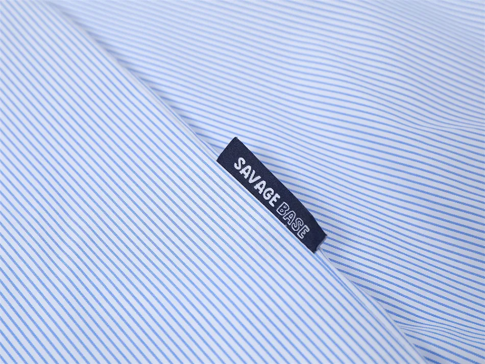 Camicia da uomo a maniche lunghe con abbinamento colori, moda e stile. Comfort ed eleganza per un look moderno e raffinato.