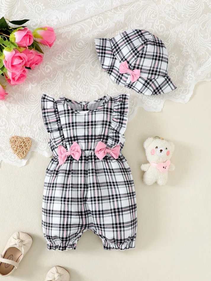 Nieuwe baby meisjes jumpsuit met strik en ruitpatroon. Comfortabel en stijlvol voor je kleine meid! Perfect om in te spelen en er schattig uit te zien.