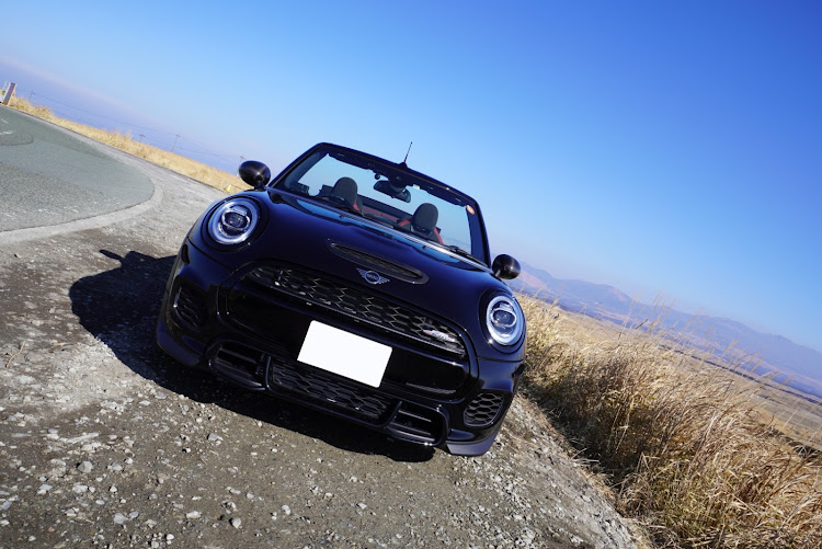 ミニジョンクーパーワークスのいつもイイネ&コメントありがとうございます🙇‍♂️・いつもの阿蘇Drive・買っちゃいました・太陽がウニウニ・オミクロン株が増えませんように🙏に関するカスタム事例の投稿画像1枚目