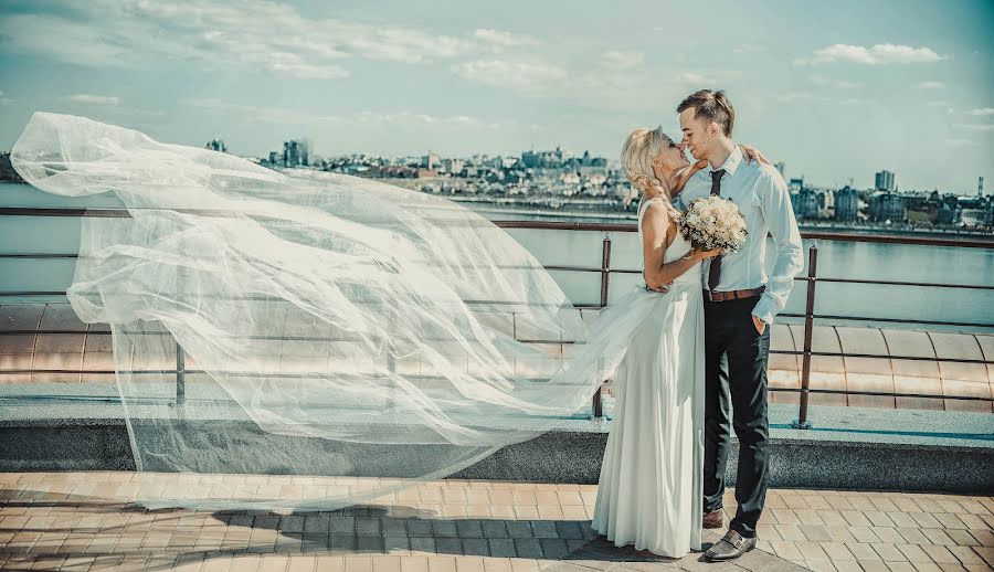 Fotógrafo de bodas Denis Khuseyn (legvinl). Foto del 5 de febrero 2018