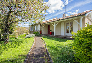 House with garden and terrace 2