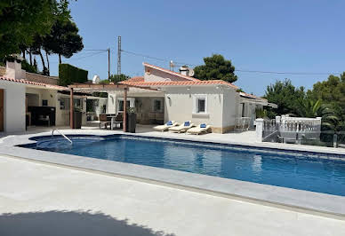 Villa with pool 12