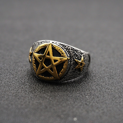Title 4, Bague homme étoile pentagramme dorée en acier t...