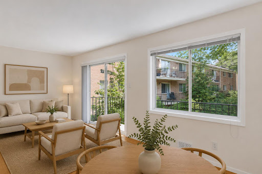 Apartment with pool 2