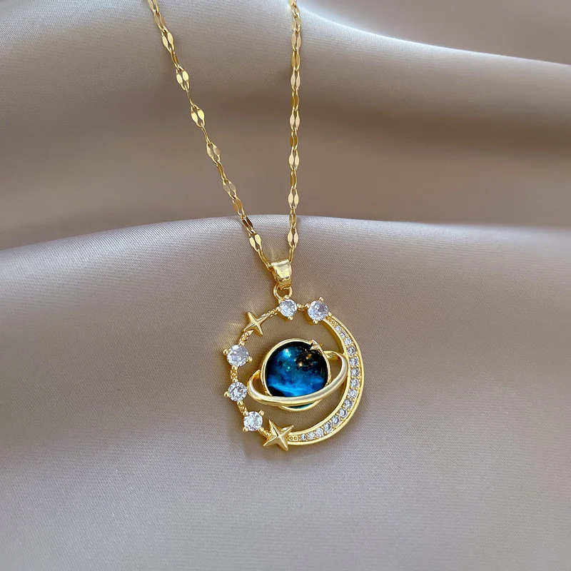 Colar com pingente XINGX de zircônia micro-incrustada em cobre. Adicione brilho ao seu visual com este colar deslumbrante e elegante.