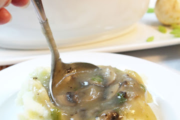 Mushroom Wine Gravy