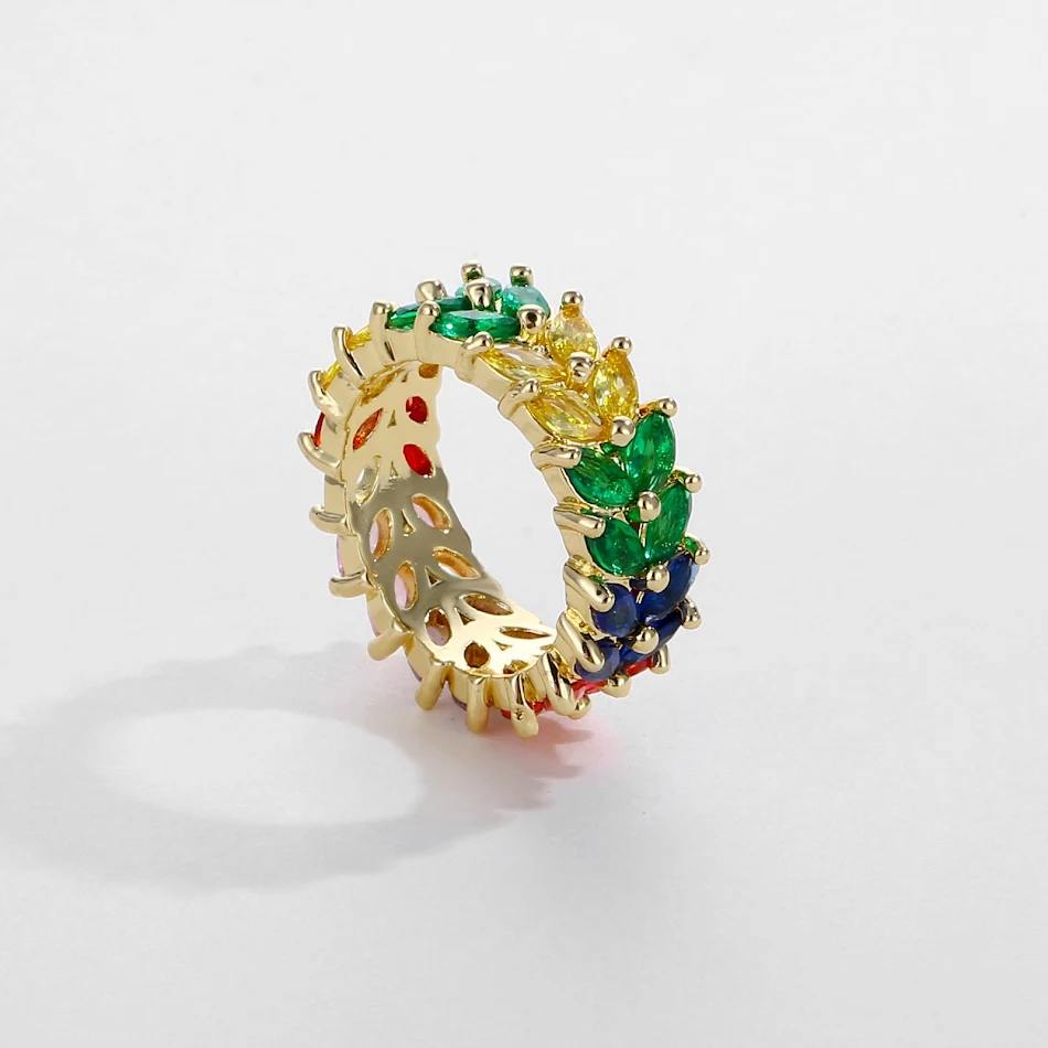 Bague en zircone double rang en forme de grain de riz, un bijou scintillant pour femme. Élégance et raffinement assurés.