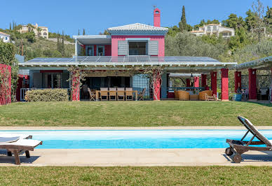 Seaside villa with pool and garden 2