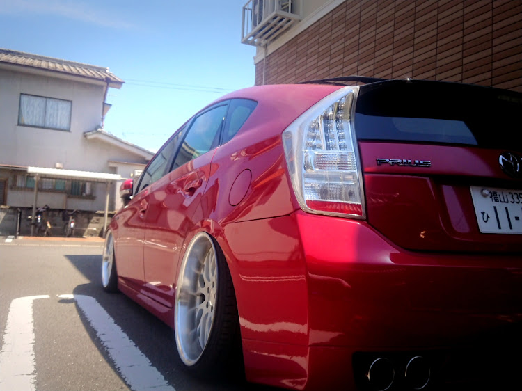 プリウスの30プリウス・バンパー加工・キャンバー・ハミリムに関するカスタム事例の投稿画像2枚目
