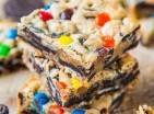 Loaded M&amp;M Oreo Cookie Bars was pinched from <a href="http://www.averiecooks.com/2013/09/loaded-mm-oreo-cookie-bars.html" target="_blank">www.averiecooks.com.</a>