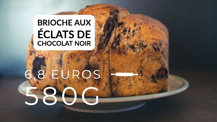 Ingrédients : farine de blé bio T80, oeufs bio, beurre bio, sucre de canne bio, chocolat noir bio, du  levain naturel de seigle, sel de Guérande, eau. La brioche est cuite au four à feu de bois.