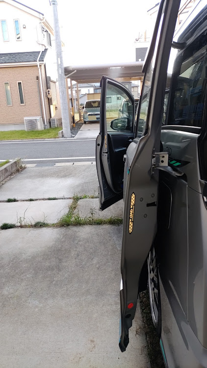 ノアのチームピンスト・ネコ・ボンネットストライプ・バックドアストライプ・ステッカーリニューアル準備に関するカスタム事例の投稿画像11枚目