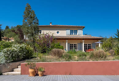 Villa avec piscine et terrasse 3