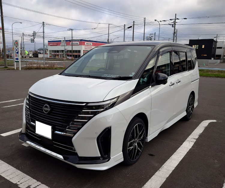 セレナのGFC28・セレナC28・ルキシオン・GW・C28の日に関するカスタム事例の投稿画像1枚目