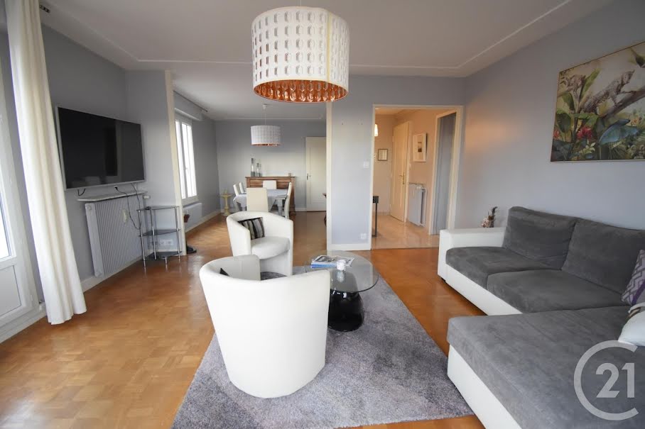 Location meublée appartement 3 pièces 68.22 m² à Vichy (03200), 850 €