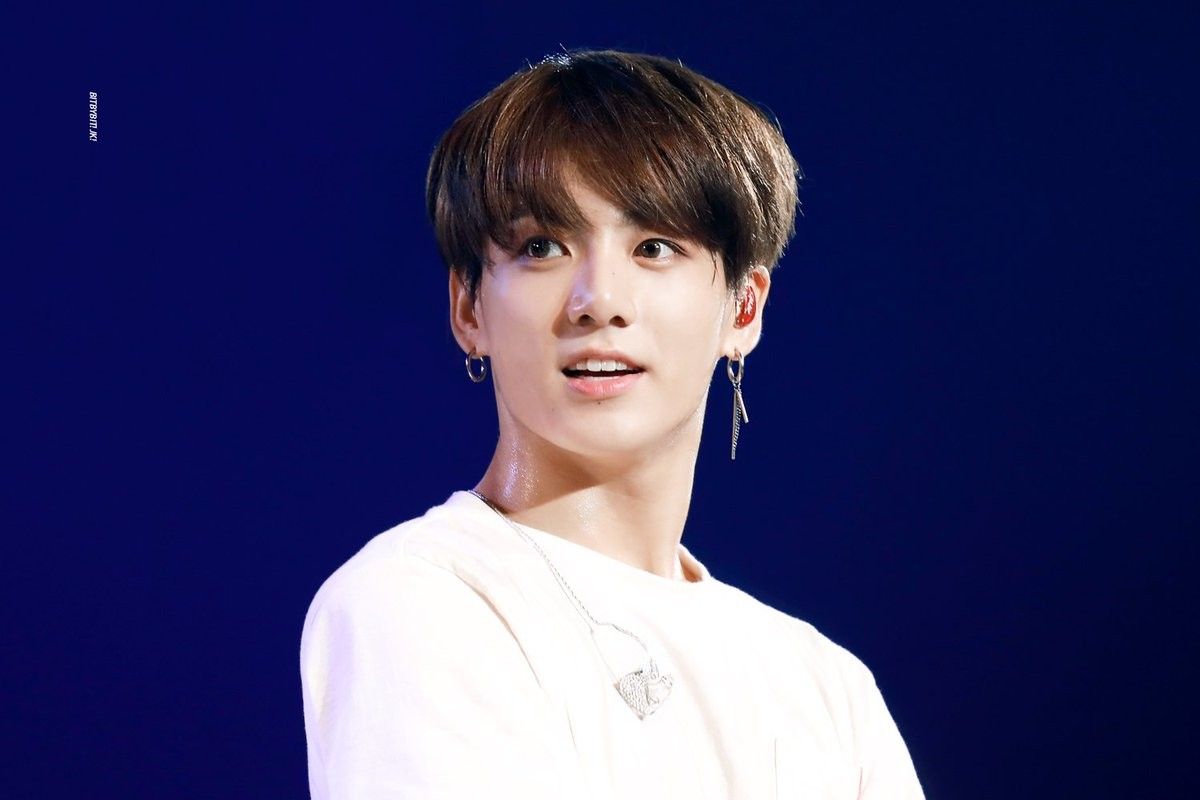 BTS' Jungkook Did The Sweetest Thing For A Fan On Stage - Koreaboo