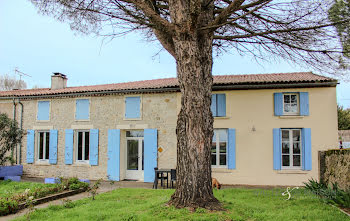 maison à Meursac (17)