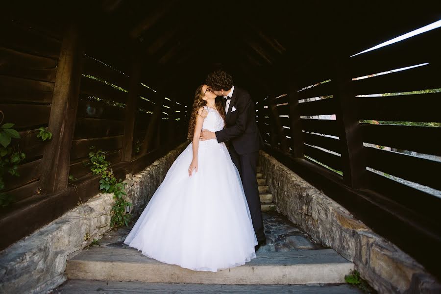 Fotógrafo de casamento Cezar Buliga (cezarbuliga). Foto de 10 de abril 2018