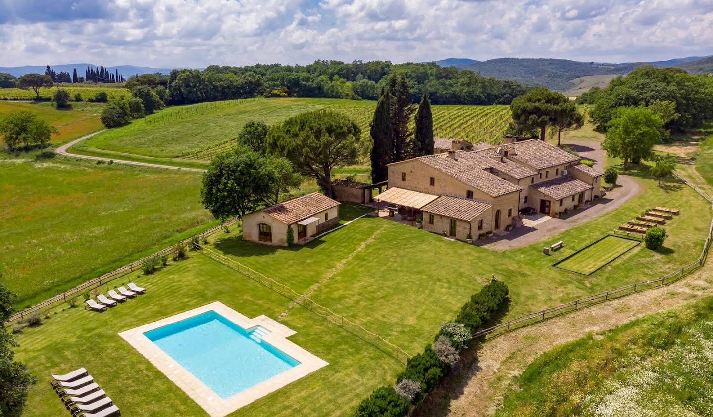 House with pool Castel del Piano